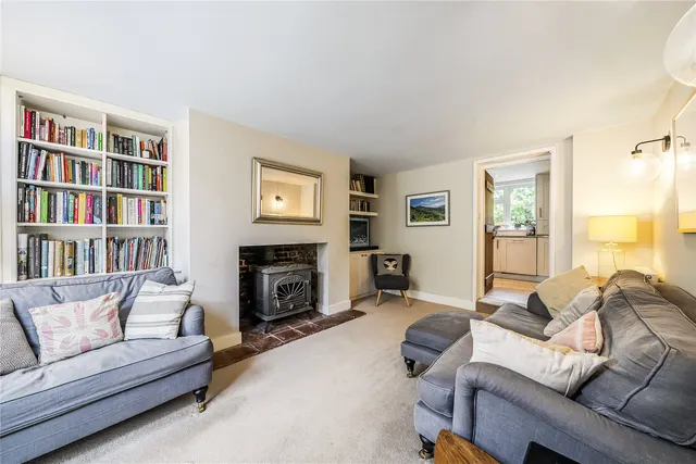 Crutchfield Lane, Walton-On-Thames, KT12, photo 3