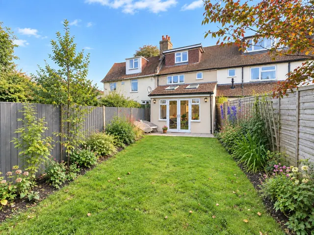 Crutchfield Lane, Walton-On-Thames, KT12, photo 1