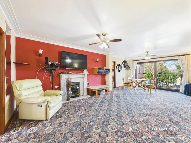 Wolmer Gardens, Edgware, HA8, photo 2