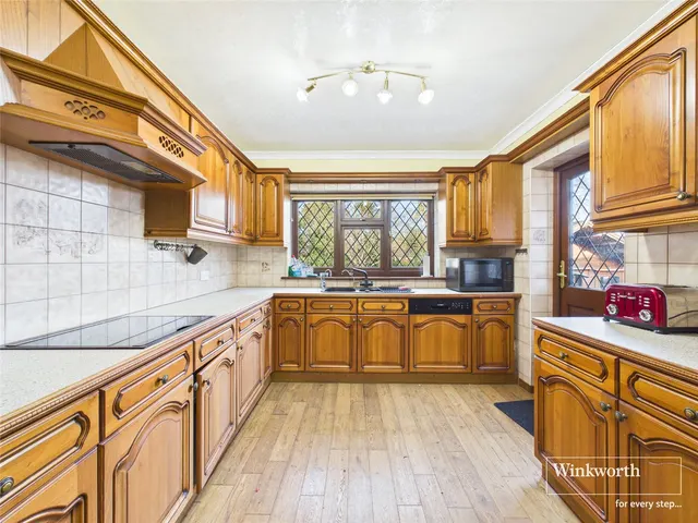 Wolmer Gardens, Edgware, HA8, photo 3
