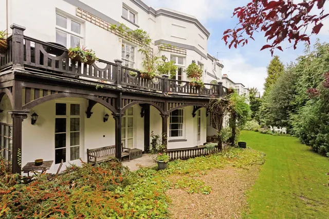 Middle Hill, Egham, TW20, photo 1