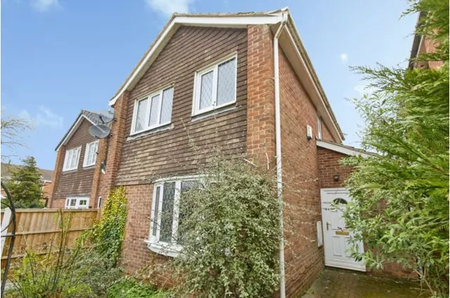 Bishops Drive, Oakwood, photo 1