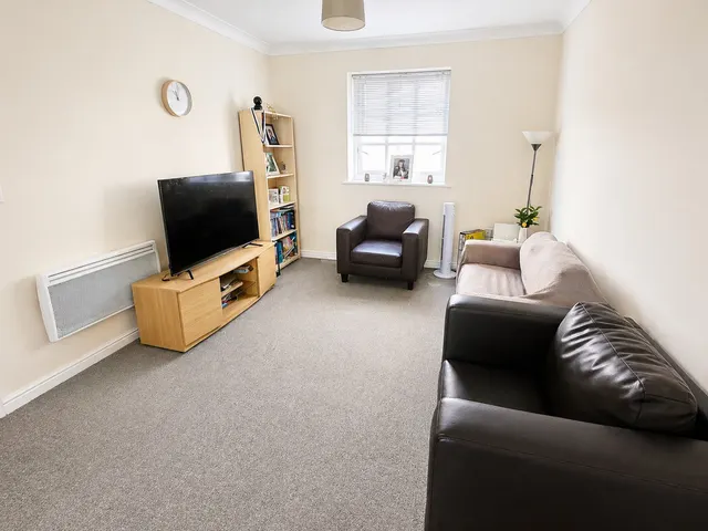Photo 2 — Albany Gardens, Essex, Colchester, CO2 8HQ