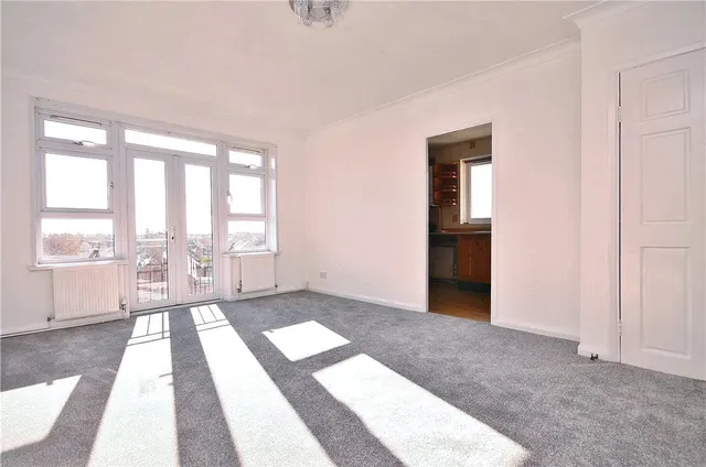Clare Road, Staines-upon-Thames, TW19, photo 2