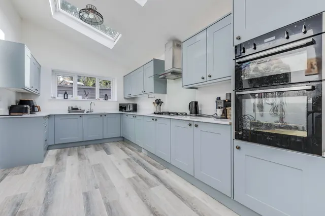 Harrogate Road, Rawdon, LS19, photo 2