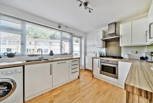 Photo 3 — Valley Drive, Sevenoaks, TN13 1EG