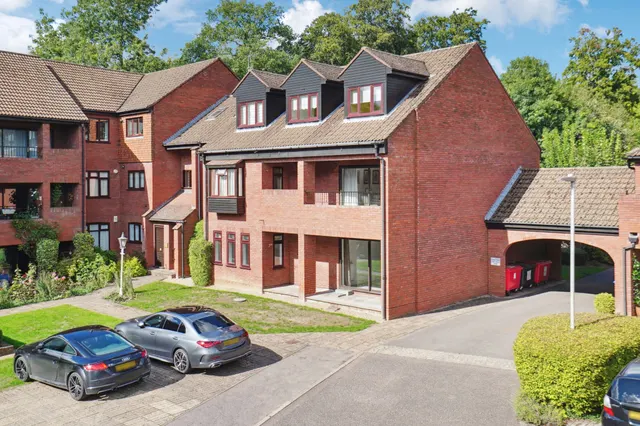 Snells Wood Court, Little Chalfont, HP7, photo 1