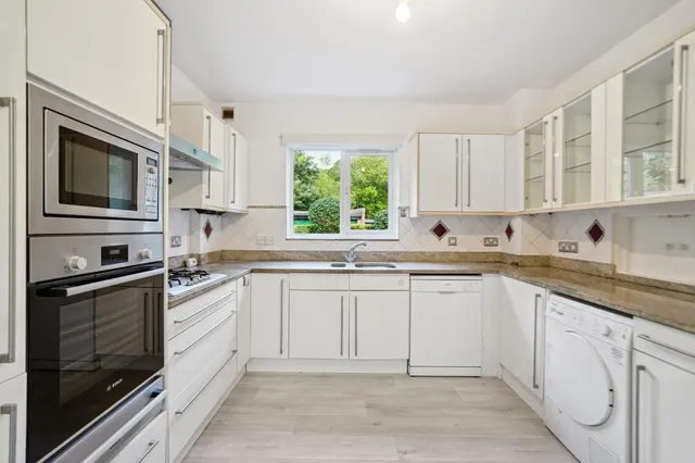Snells Wood Court, Little Chalfont, HP7, photo 2
