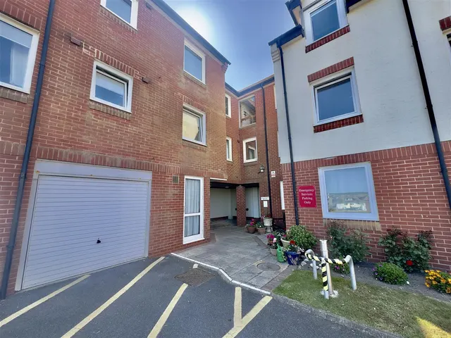 Merryfield Court, Seaford, photo 1