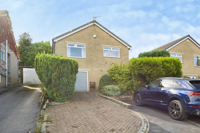 Oak Bank Crescent, Oakworth, Keighley, photo 1