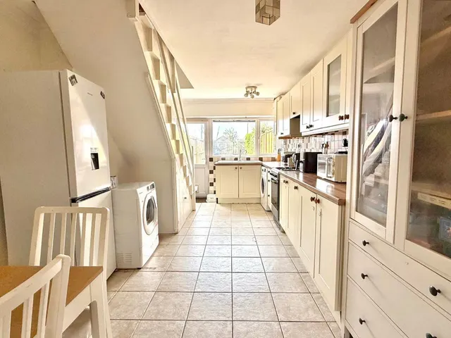 Clyde Cottages, Swindon, Wiltshire, SN4 9AE, photo 1