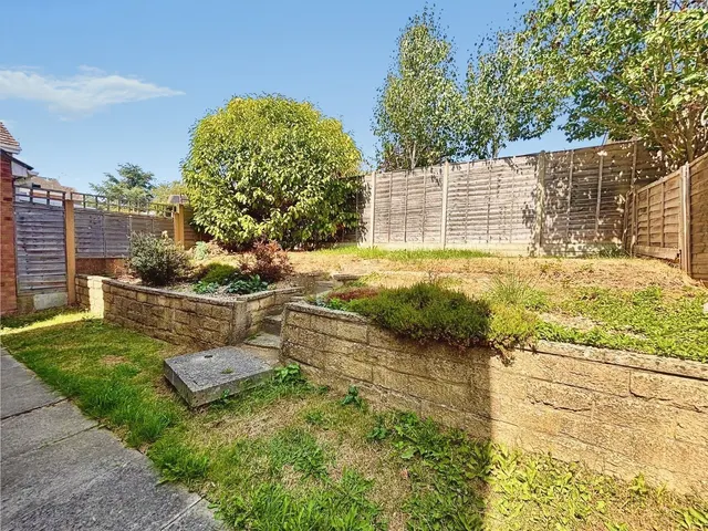 Photo 3 — Bramshott Drive, Hook, Hampshire, RG27 9EY