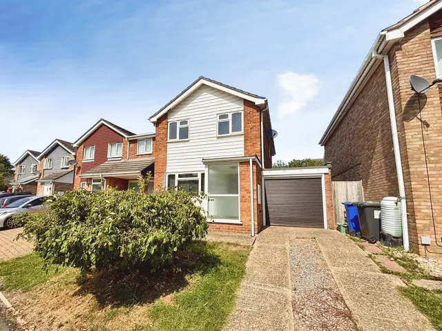 Bramshott Drive, Hook, Hampshire, RG27 9EY, photo 1