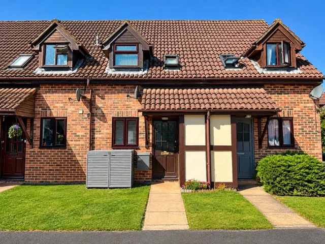 Fitzrobert Place, Surrey Egham, TW20, photo 1