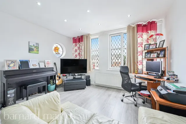 Kingston Road, Epsom, photo 1