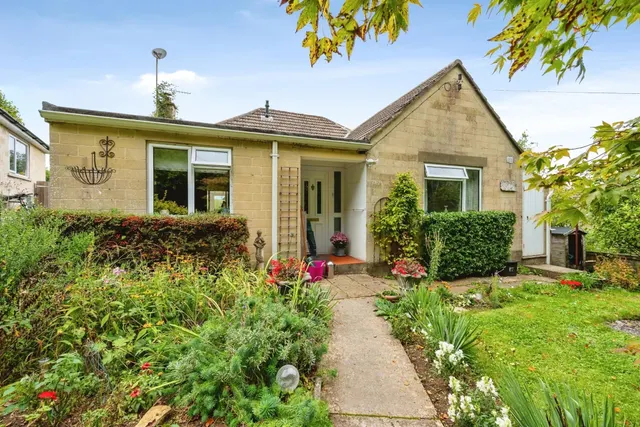 Henley Lane, Box, SN13, photo 1