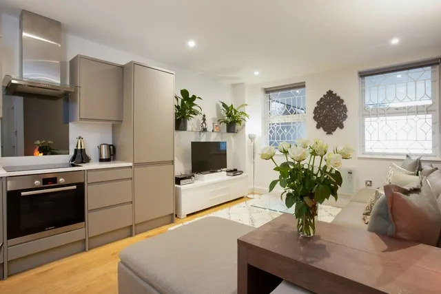 High Road, Whetstone, N20, photo 1