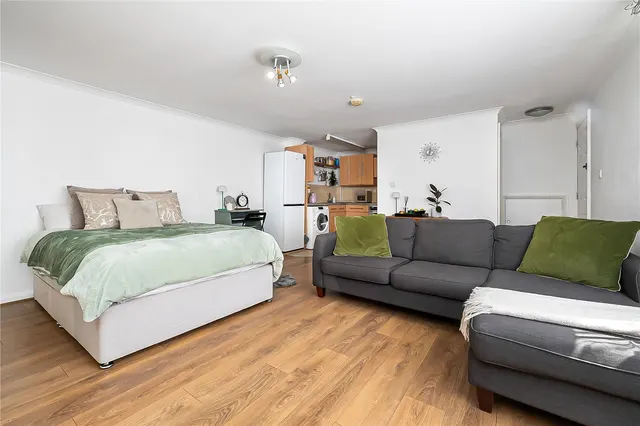 Jubilee Avenue, Twickenham, TW2, photo 2
