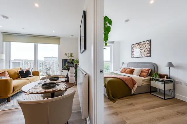 3 bedroom flat — Showflat 4 (3 bed) Navigator Place, Kidbrooke Village