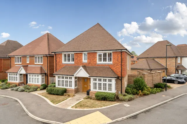 Tilney Drive, Horsham, RH12, photo 1