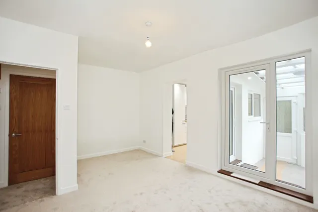 Cefn Road, Newport, NP10, photo 3