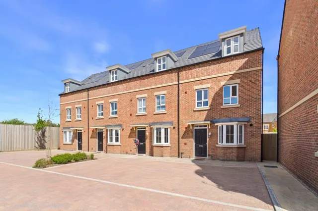 Filly Close, Newbury, RG14, photo 1