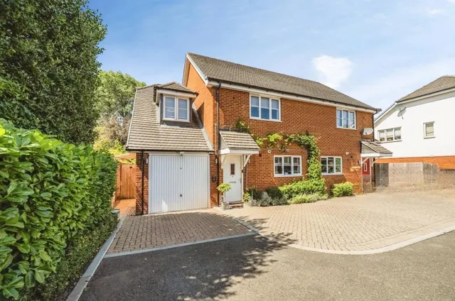 Sovereign Gardens, Ash Vale, Surrey, GU12 5FB, photo 1