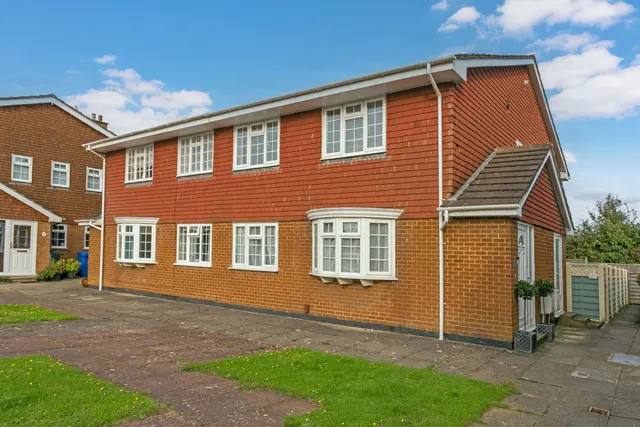 Photo 2 — Avondale, Cranbrook Drive, Maidenhead, Berkshire