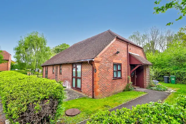 Farm View Drive, Basingstoke, RG24, photo 1