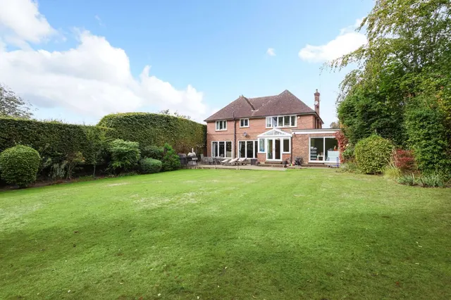 Heath Ridge Green, Cobham, KT11, photo 1