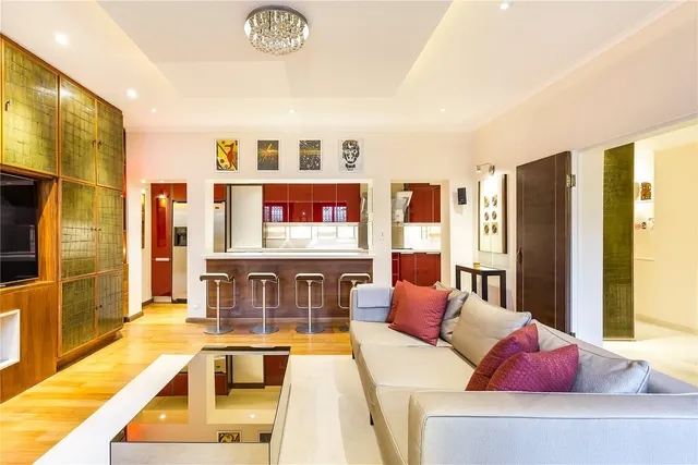 Warwick Square, London, SW1V, photo 1