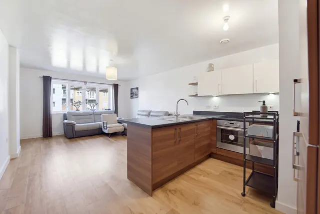 Park Lodge Avenue, West Drayton, UB7, photo 3