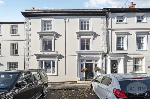 3 bedroom house, Castle Street, Farnham, GU9