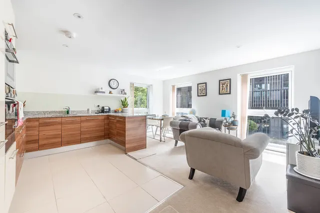 11 Monarch Court, Howard Road, Stanmore, photo 1