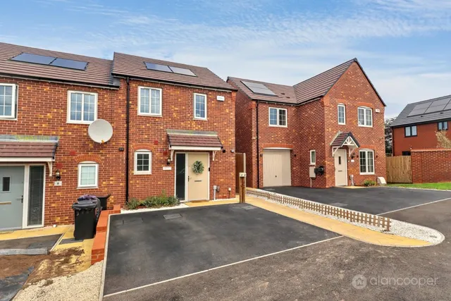 Wuffle Gardens, Meadow Green, CV11, photo 1
