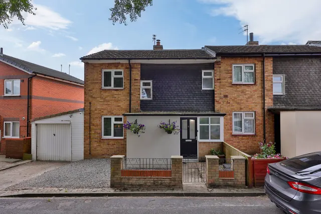 Bachelor Hill, York, photo 1
