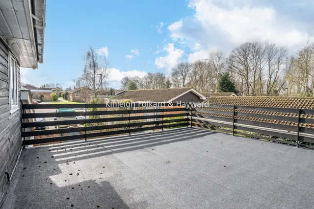 Photo 2 — Edgeborough Way, Bromley, BR1