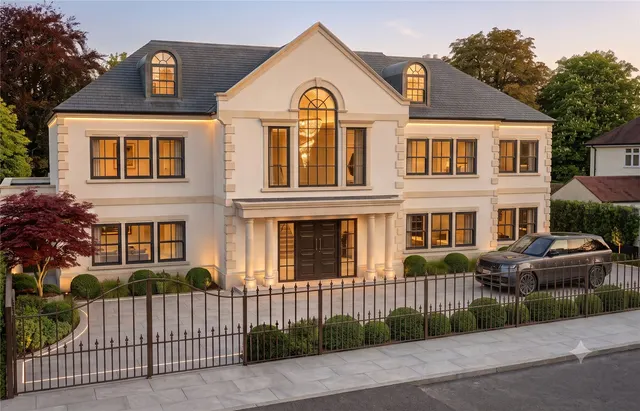 Stradbroke Drive, Chigwell, IG7, photo 2