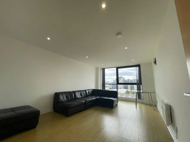 Photo 3 — FINNIESTON - Stobcross Street - Furnished