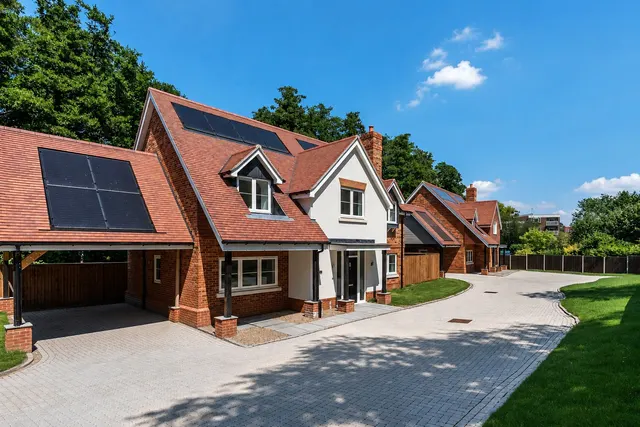 Ockford Road, Godalming, GU7, photo 1