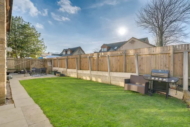 Cross Lane, Birkenshaw, BD11, photo 3