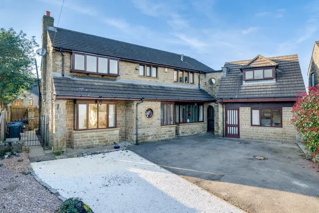 Cross Lane, Birkenshaw, BD11, photo 1
