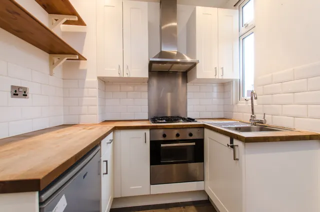 Photo 3 — 76 Coteford Street, London