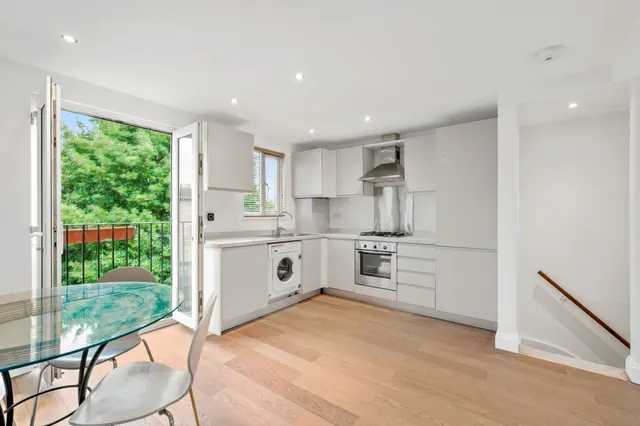 Gore Road, London, SW20, photo 2