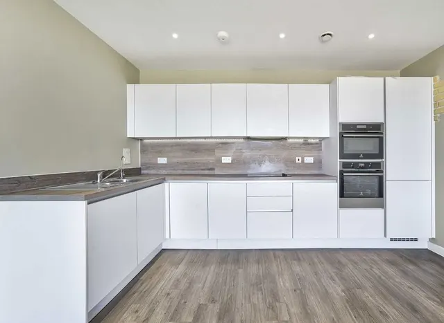 Photo 3 — Moorhen Drive, Hendon, NW9