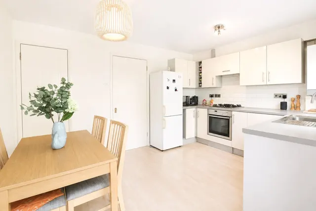 Jessett Drive, Church Crookham, Fleet, Hampshire, GU52 0XB, photo 1