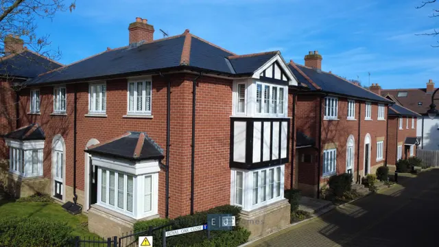 Royal Oak Close, Loughton, photo 1