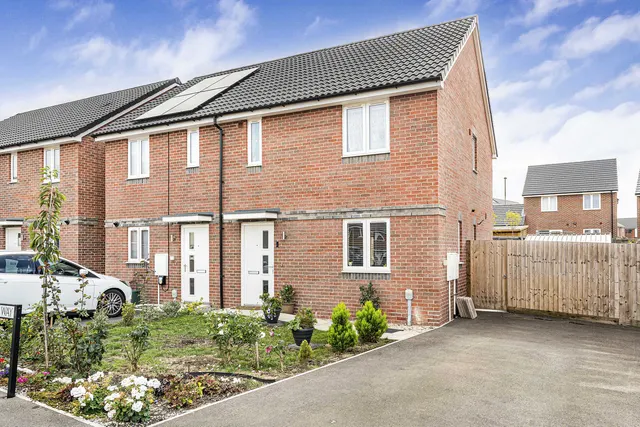 Whitworth Way, Grove, photo 1