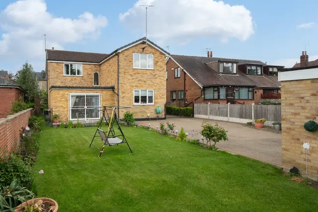 Bradford Road, Birstall WF17 9JB, photo 1