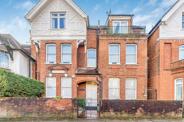 Finchley Road, Hampstead, NW3, photo 2